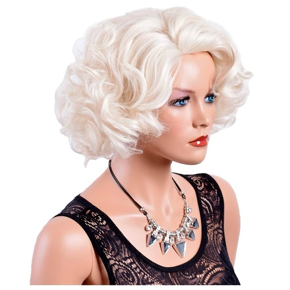 Marilyn Monroe costume and wig! Dress is a Medium Size - Picture 3 of 4